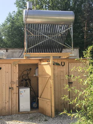 Solární ohřívač 165L se zásobníkem a asistenční nádobou